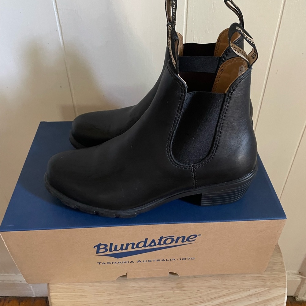 Blundstone Black Heeled US women's 8 (UK size 5) Chelsea Boots BNIB!